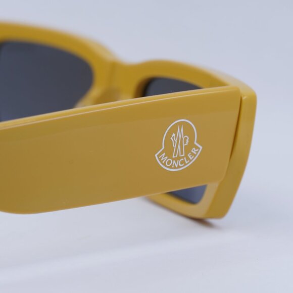 🕶️ New Moncler ML0252-P 39A Sunglasses - Shiny Yellow Frame, Smoke Lenses - Picture 7 of 10